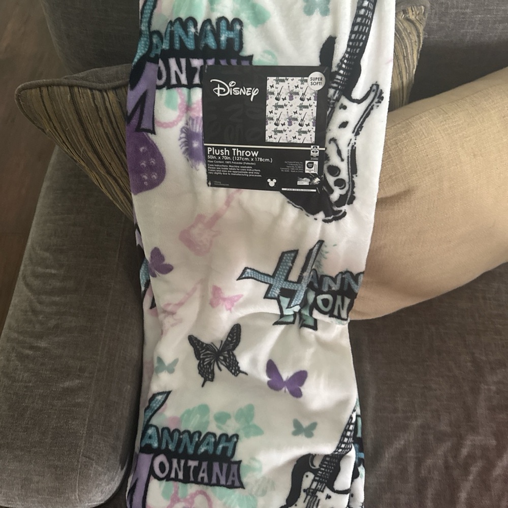 Disney Hannah Montana White and Purple Plush Blanket